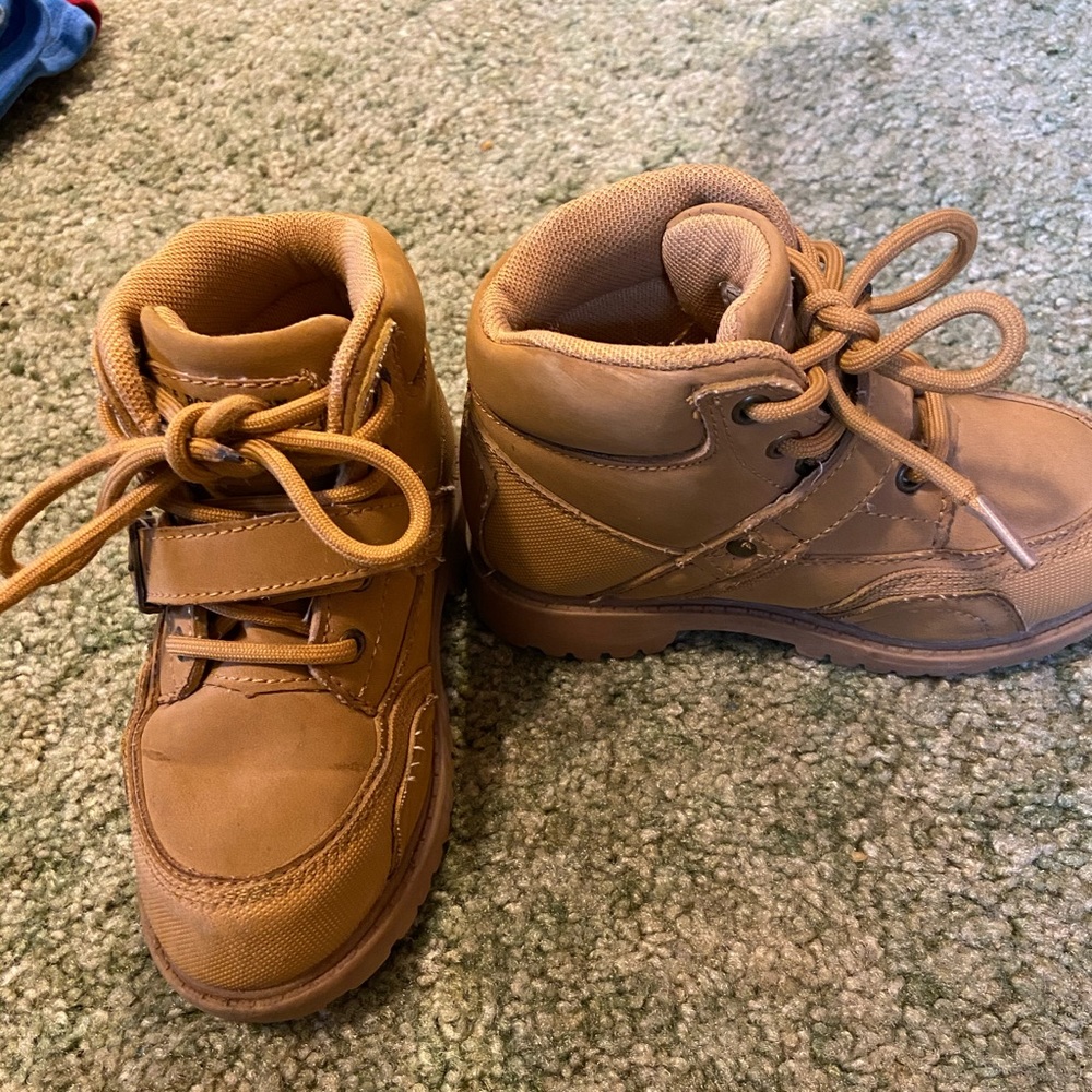 Boys size 9 US Polo boots